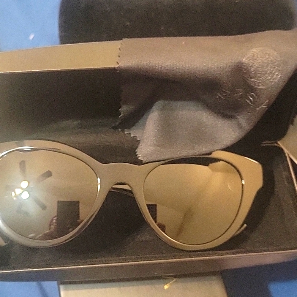 Versace shades new